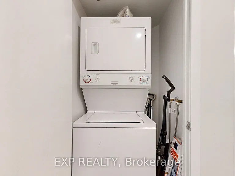 8 York St #2404 — Photo 21