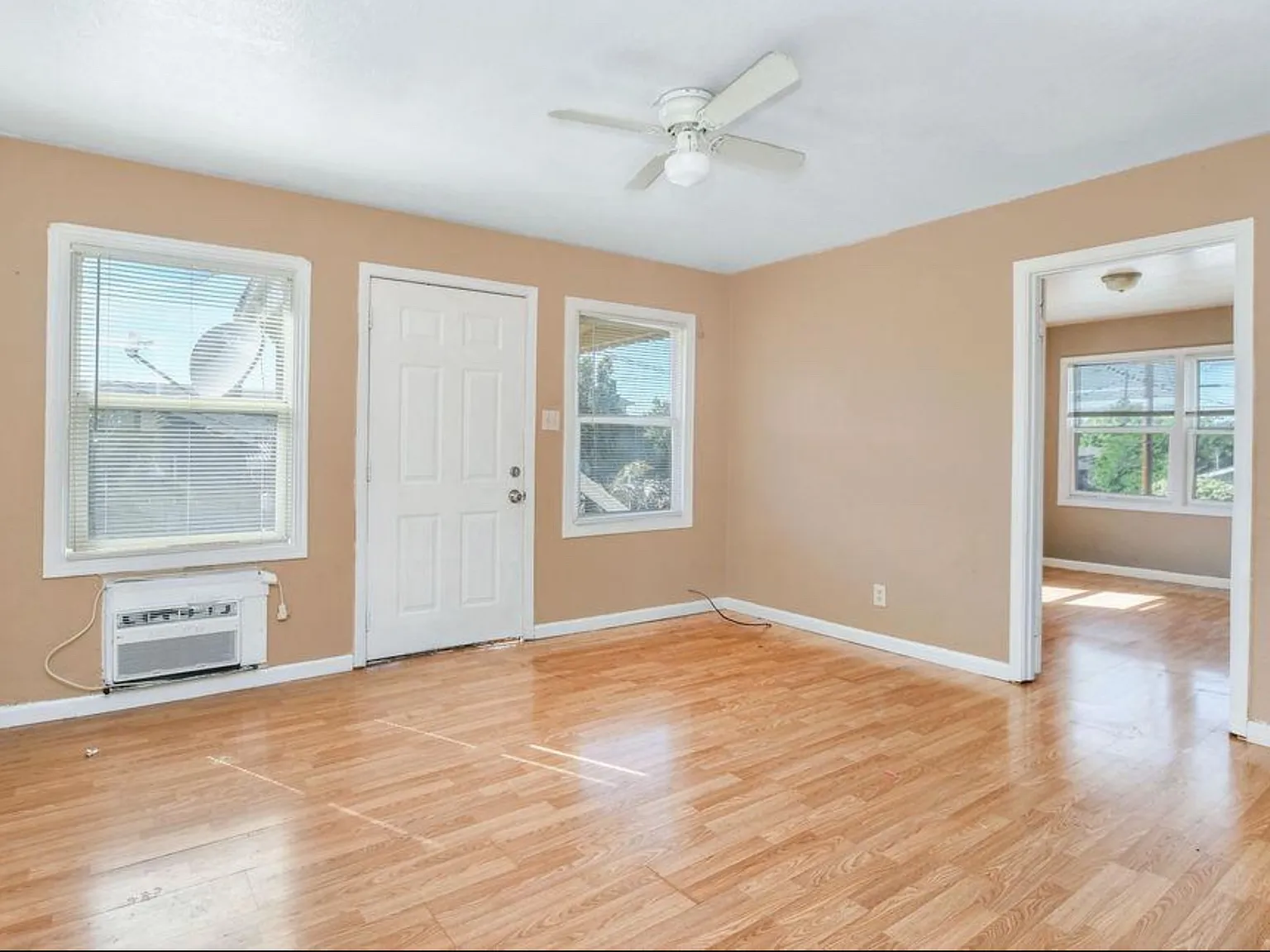 3 bed, 1100 sqft, $2,850 — Photo 2
