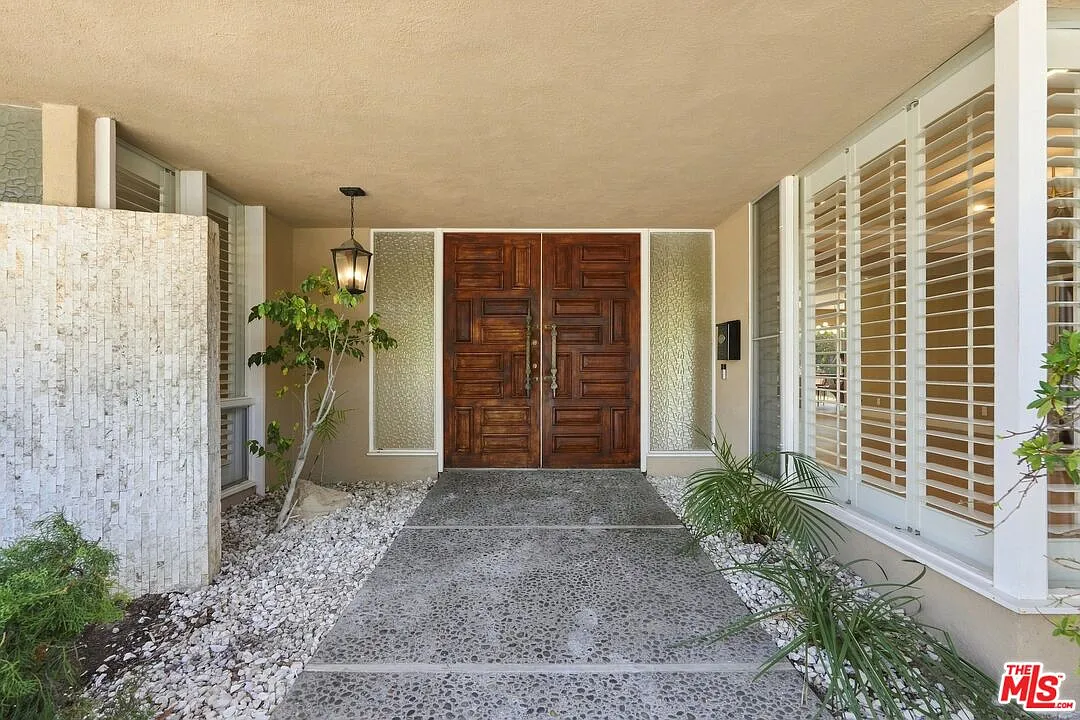 4 bed, 4.0 bath, 3208 sqft, $10,600 — Photo 3