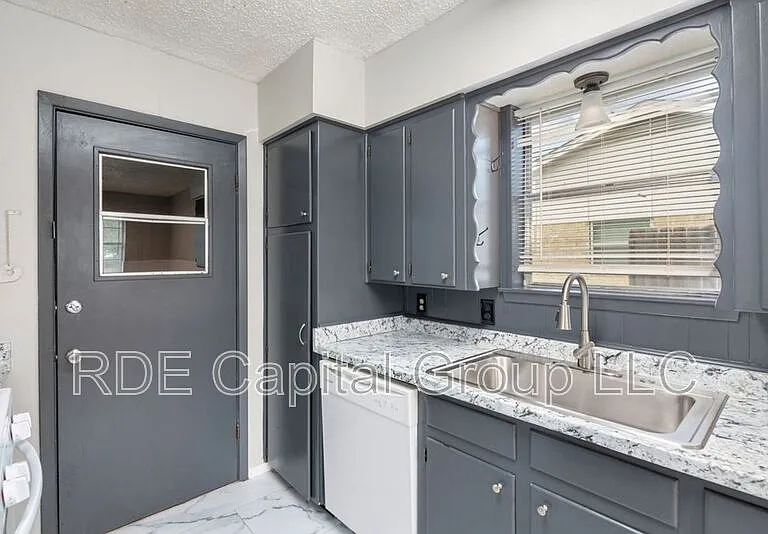 8013 Emerald Hills Way — Photo 11
