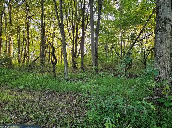 22 Crown Heights Dr, Indiana, PA 15701