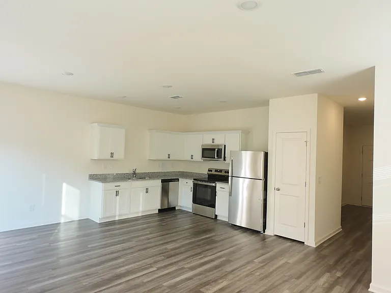2071 Emerson — Photo 7