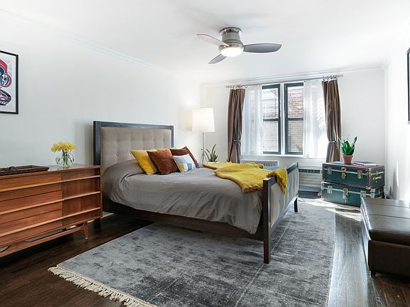 4th image of 100 Bank St APT 5A