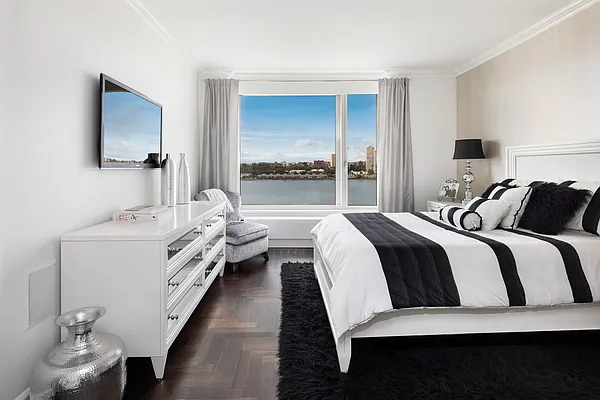 Sold by Douglas Elliman | media 8