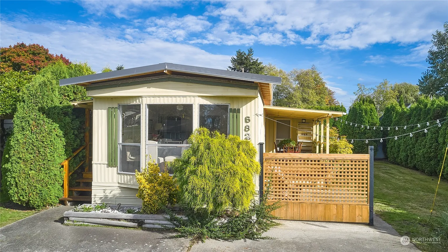 682 Bells Grove photo 1