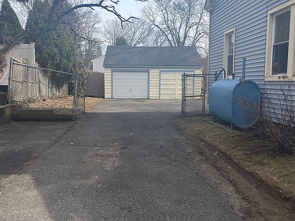 2nd image of 1924 Stratfield Road