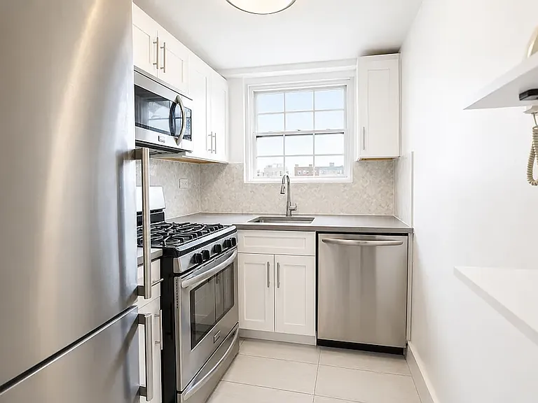 160 E 88th St #5J — Photo 2