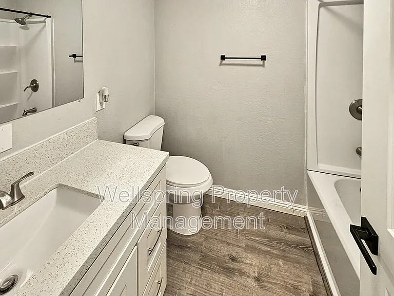 327 W Haloid Ave — Photo 12