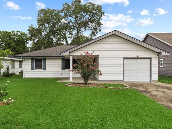 1440 Avenue E, Nederland, TX 77627