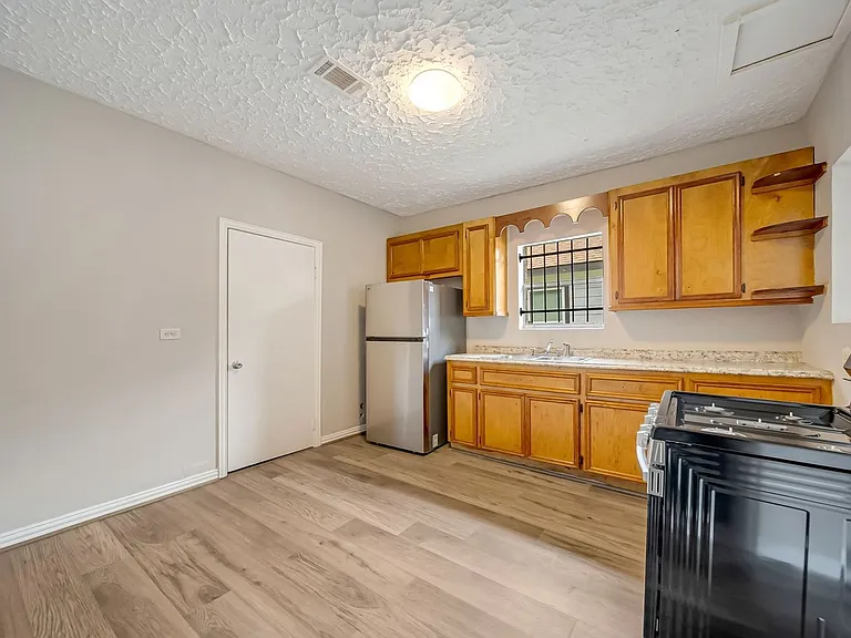 5204 Nichols St — Photo 13