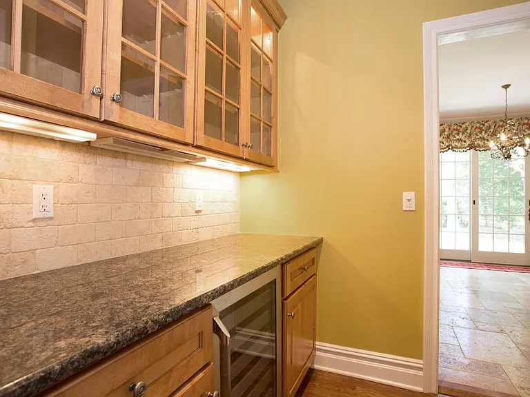 85 Everett St — Photo 10