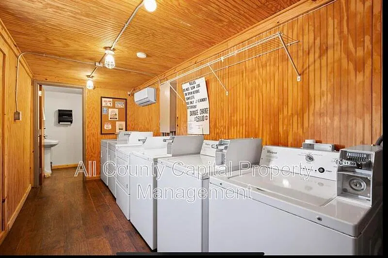 Studio, $575 — Photo 4