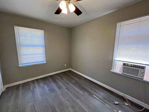 5th image of 727 Stillwater Dr