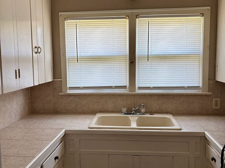 5102 E Elm St — Photo 1