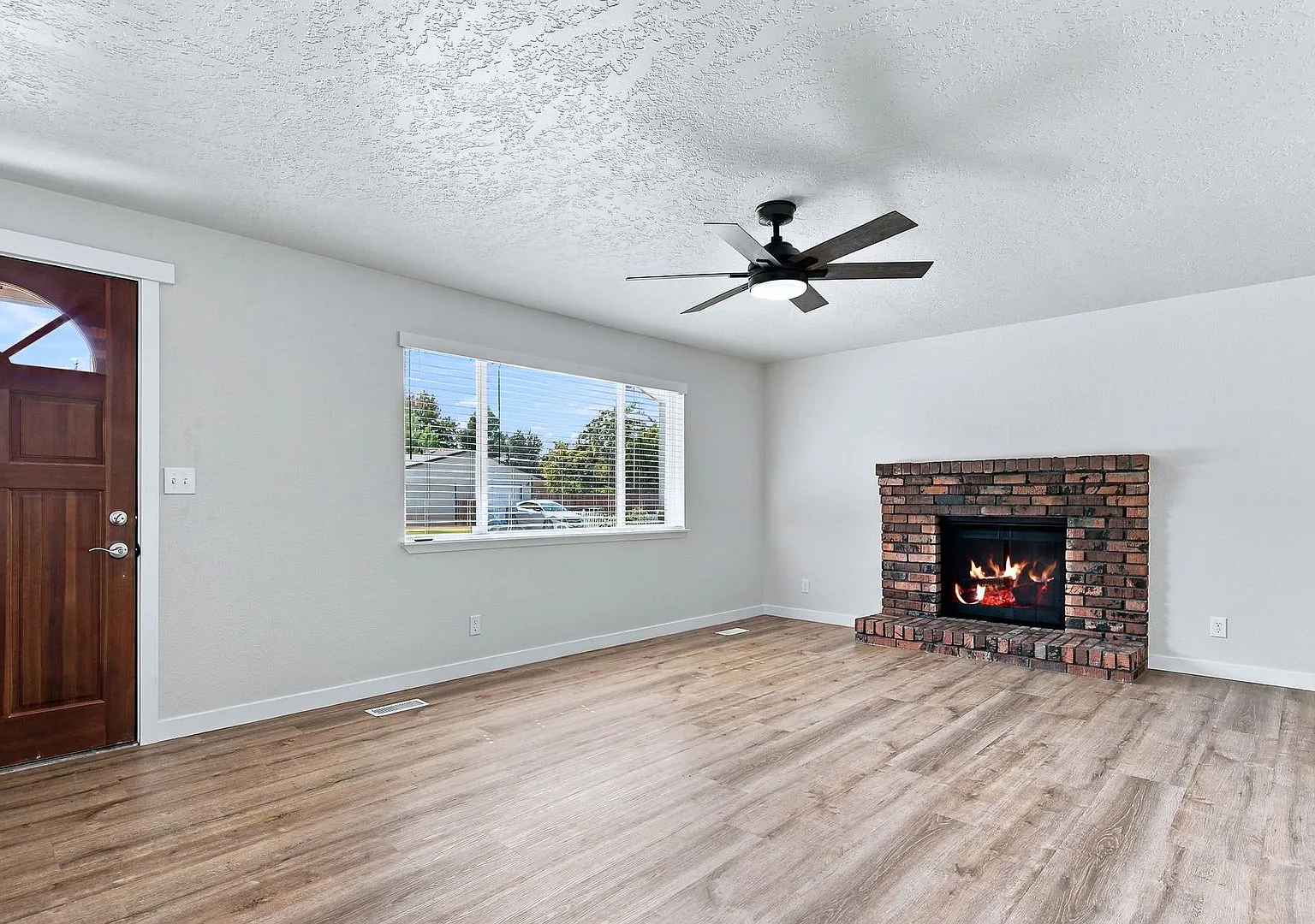 Charming & Spacious 3-Bedroom Home Near Downtown Eagle — Photo 2