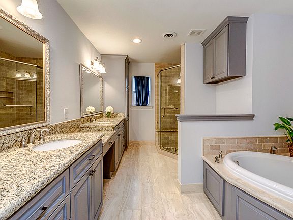 3rd image of 10326 Candlewood Dr