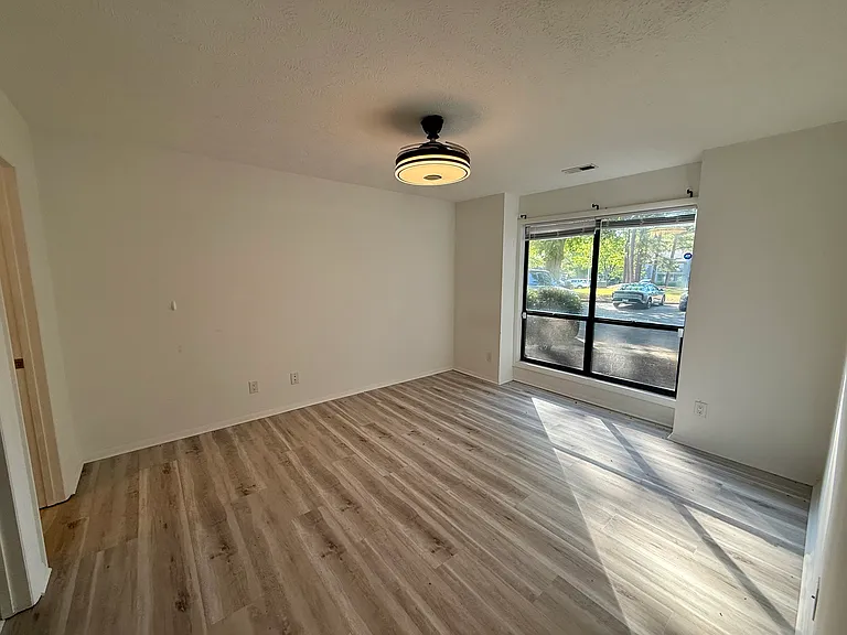 1882 Tryon Dr #4 — Photo 13