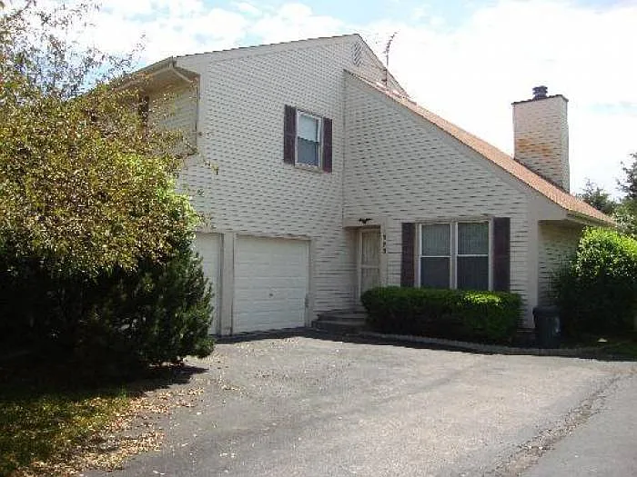1545 Brandywyn Ln photo 1