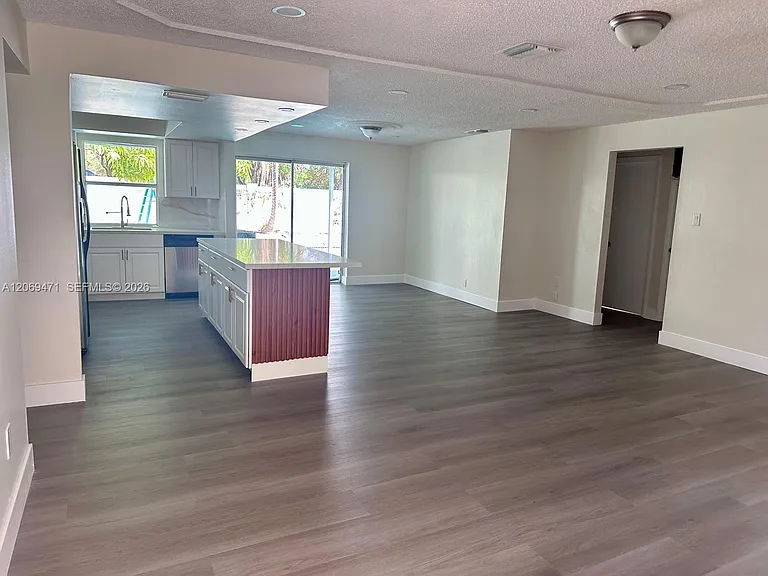 6777 NW 4th St — Photo 2
