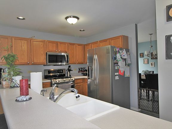 4th image of 497 E Shaker Ct
