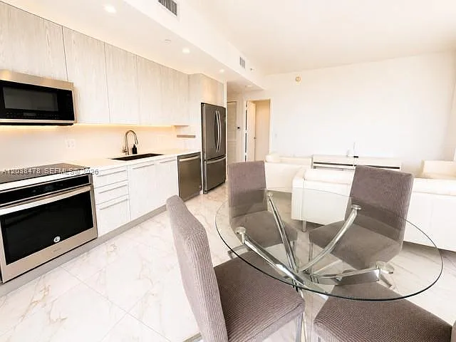 2000 Metropica Way #304 — Photo 30