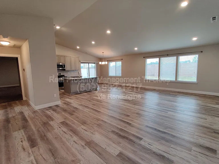 8209 Coldwater Dr — Photo 3
