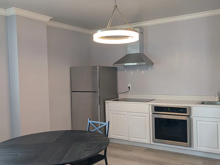 205 1/2 E Boscawen St — Photo 4