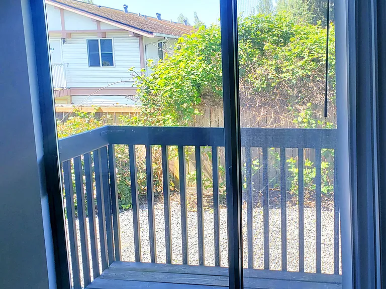 1298 SE 4th Ave #106 — Photo 3