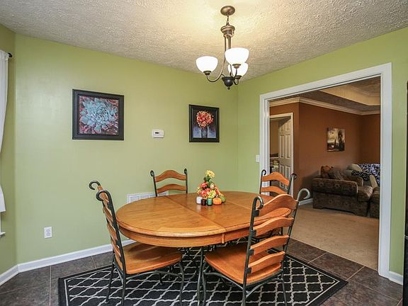 4th image of 230 Daly Dr