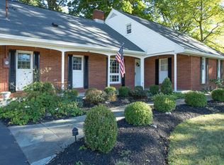 68 Round Hill Rd, Poughkeepsie, NY 12603