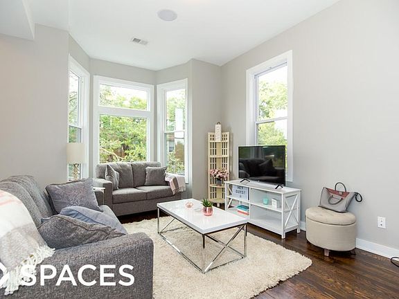 2nd image of 1063 W Cornelia Ave #2F
