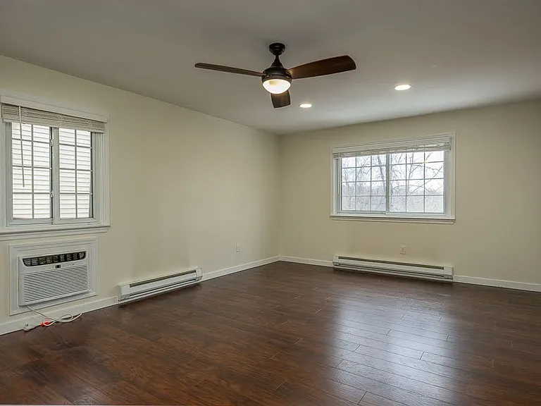 529 Fox Run Ln — Photo 7