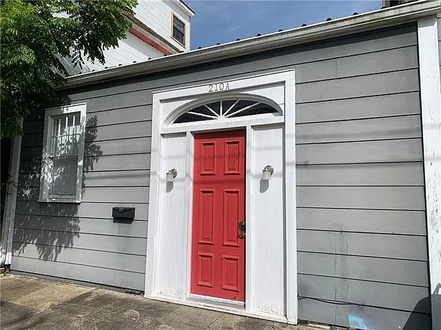 210 N Lopez St #A — Photo 2