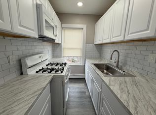 135 Kenyon Ave #3, Pawtucket, RI 02861