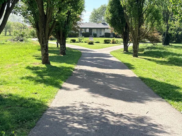 5700 Sulphur Well Rd, Lexington, KY 40509