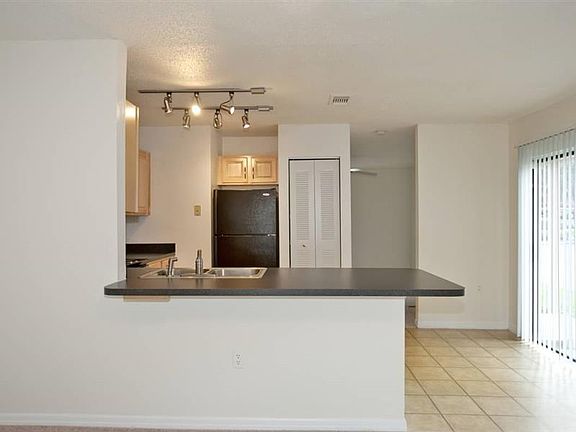 4th image of 4002 Cambridge Woods Dr