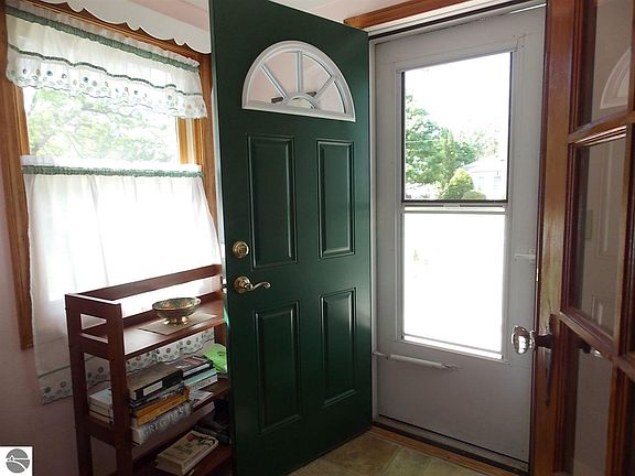 2nd image of 6043 W Park St