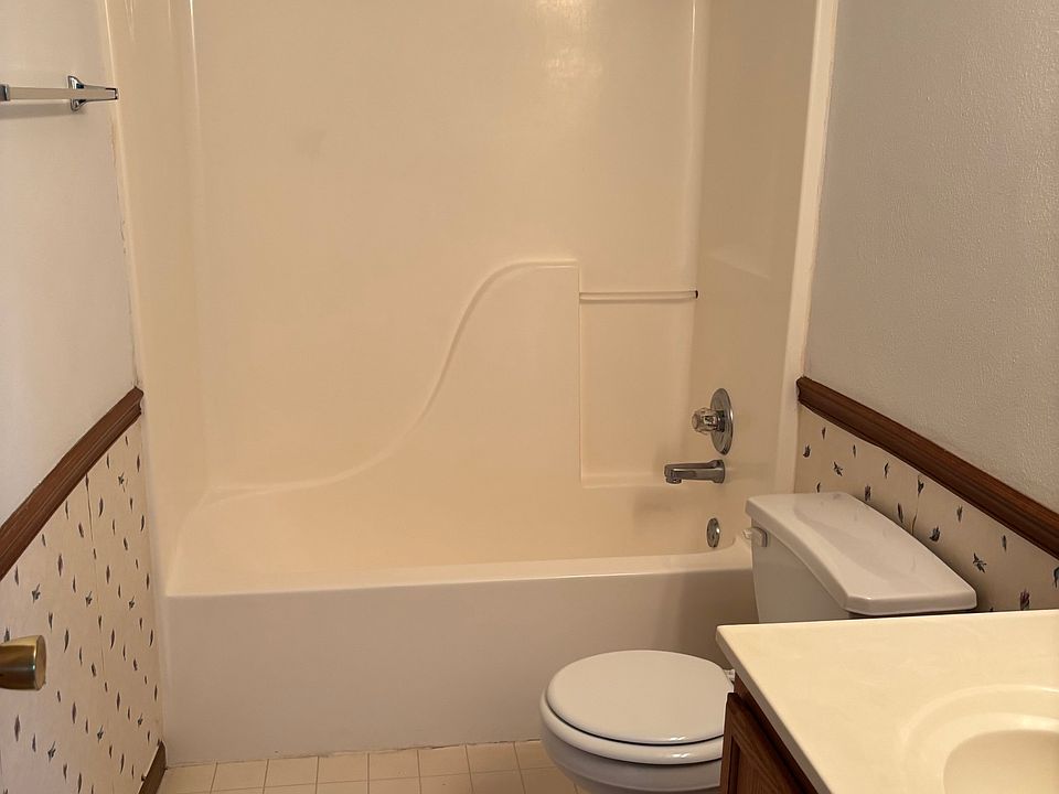 1st image of 122 Lauren Cir #4