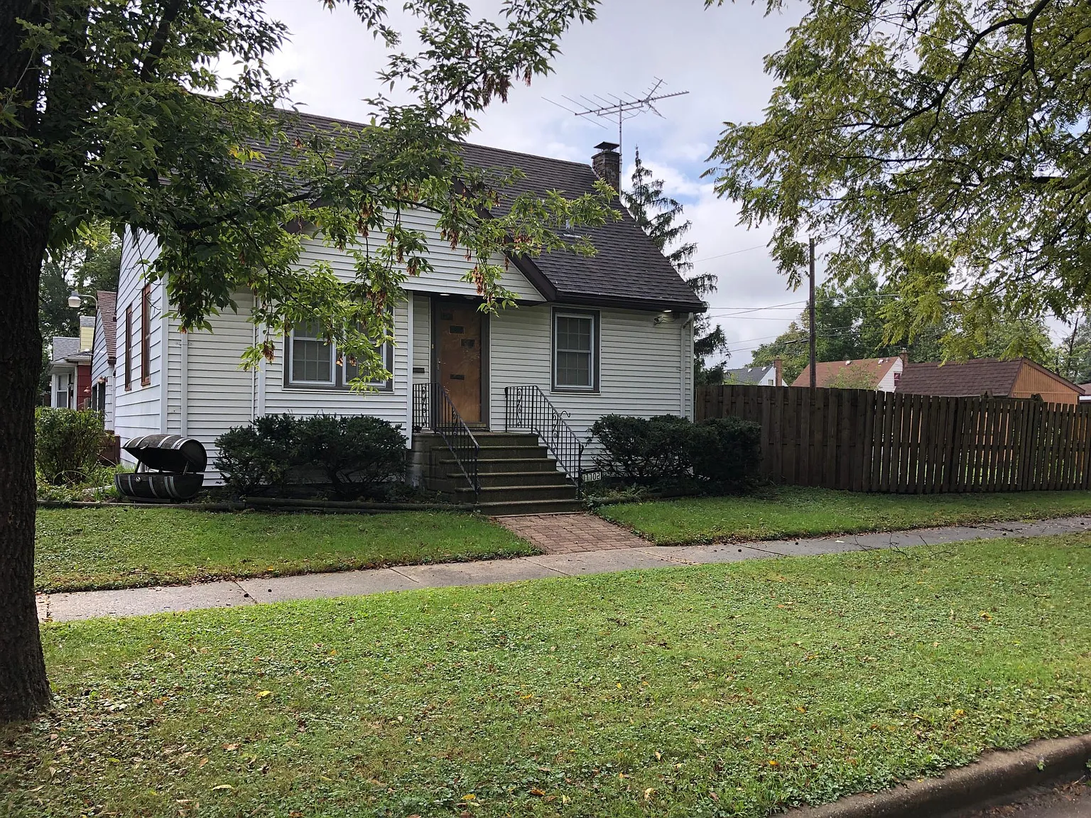 17702 Community St photo 1