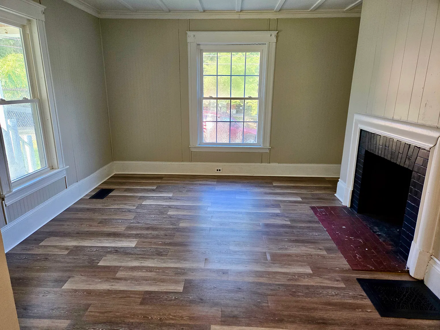 5 bed, 1.5 bath, 2100 sqft, $2,900 — Photo 3