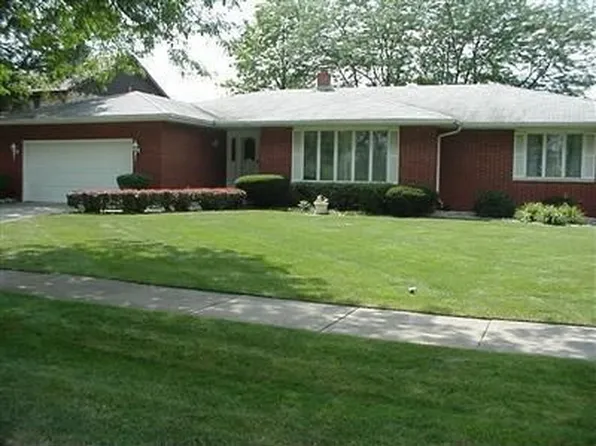 3120 Lakeside Dr, Highland, IN 46322