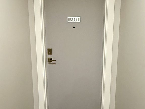2nd image of 2486 S Kinnickinnic Ave #301