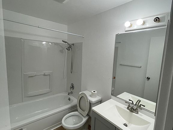 3rd image of 1414 154th Ave NE APT 4404
