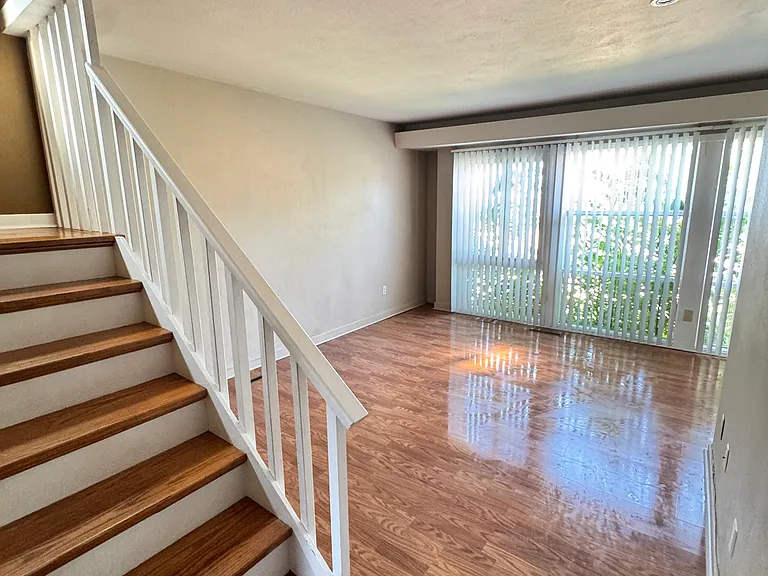887 Mount Loretta Ave — Photo 6