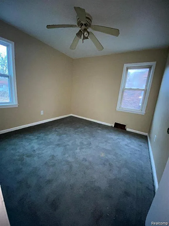 3 bed, 1.0 bath, 1100 sqft, $1,300 — Photo 4