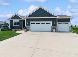 906 NW Ridgeline Ct, Ankeny, IA 50023