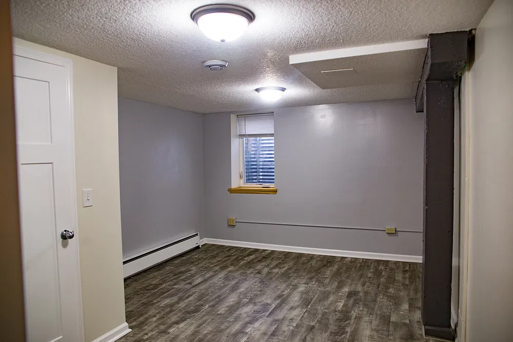 6 bed, 2411 sqft, $3,300 — Photo 4