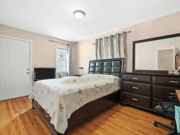 42-19 214th Place image 14 of 44