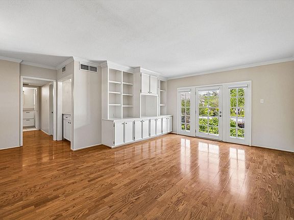 3rd image of 2238 S Piney Point Rd APT 204