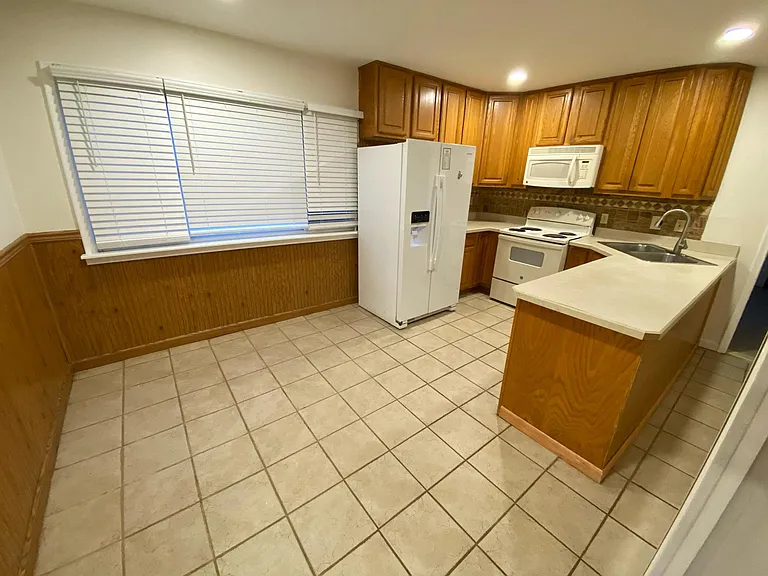 5696 Nightingale St — Photo 3